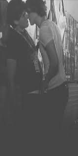 Featured image of post Larry Stylinson Kiss Gif